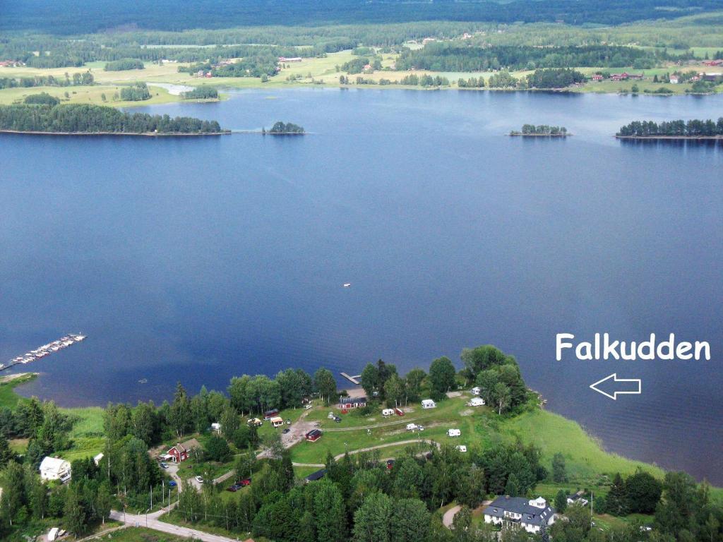 Falkudden Camping Cafe Och Stugby Hotel Nas Bruk Екстериор снимка